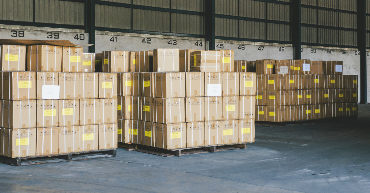 Transport materiałów budowlanych – jak zaplanować logistykę, żeby oszczędzić czas i pieniądze?
