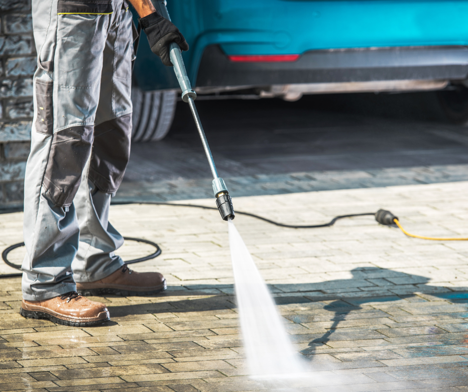 Jak umyć kostkę brukową? Usuwanie zabrudzeń i plam z kostki