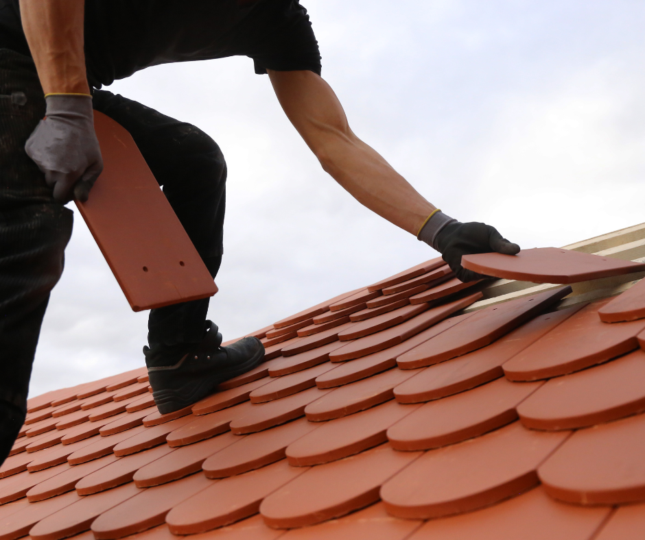 Pokrycia dachowe – co wybrać, żeby zyskać spokój na długie lata?